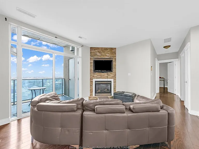 1225 Riverside Dr E #1007 — Photo 12