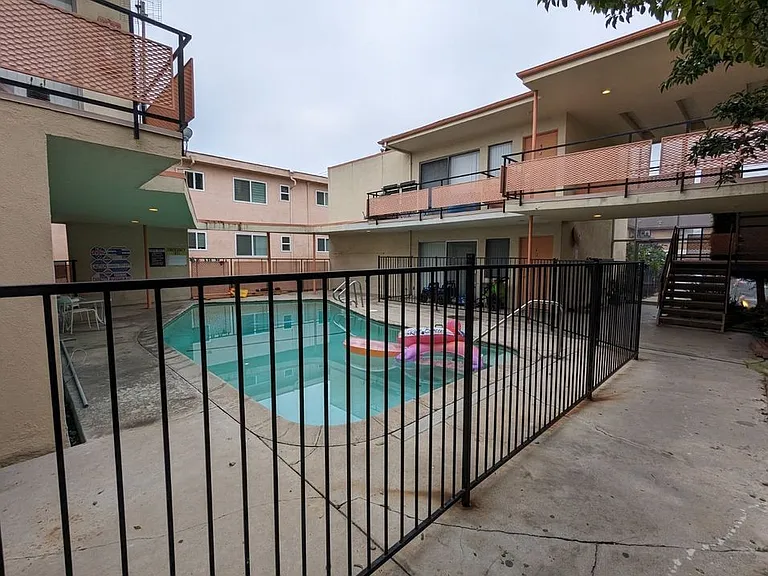 6136 Fulton Ave #9 — Photo 5