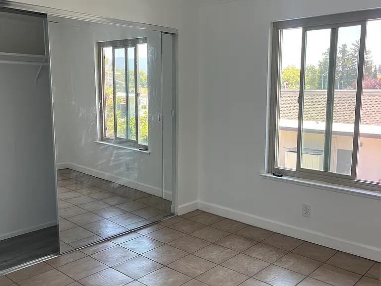 1063 Alta Mira Dr #B — Photo 10