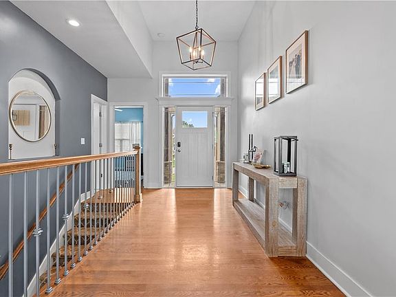 3rd image of 204 E Woodland Ave