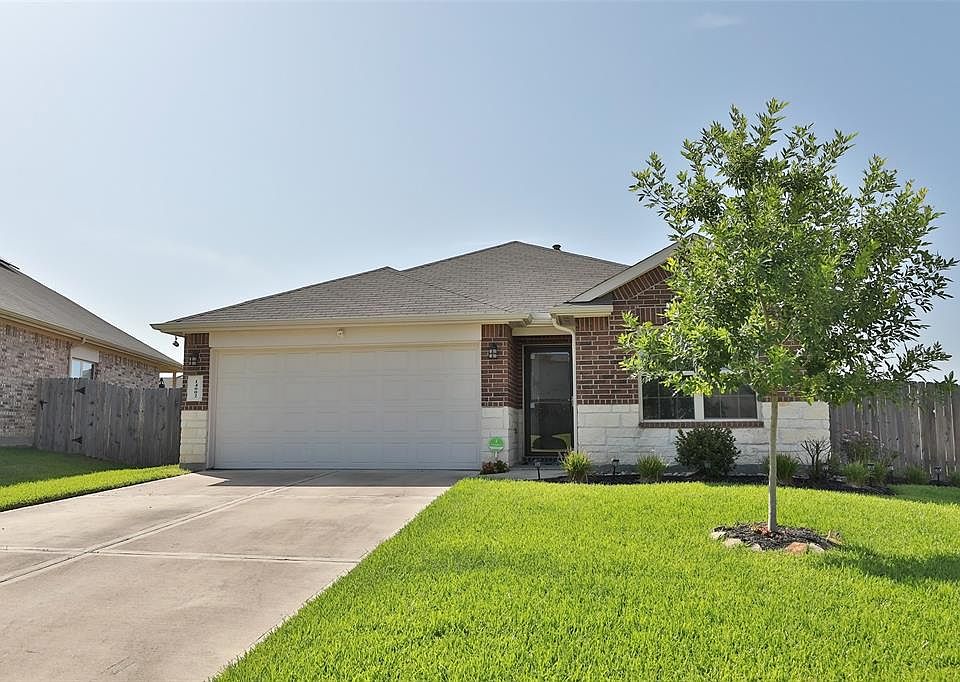 Stunning one story home in beautiful Fosters Ridge.