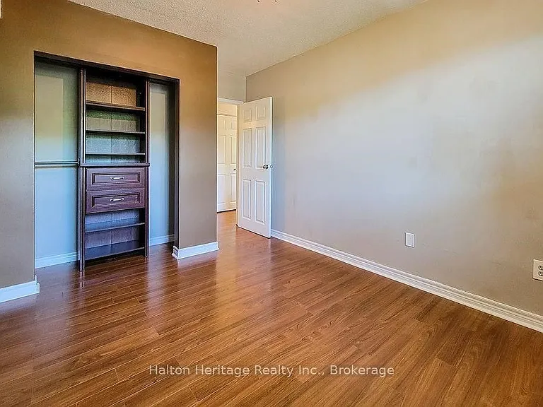 81 Charlton Ave E #905 — Photo 5