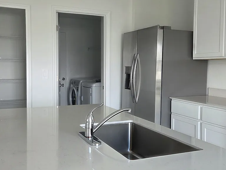 295 Artemis St — Photo 6
