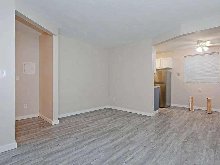 2725 Pleasant Ave — Photo 5