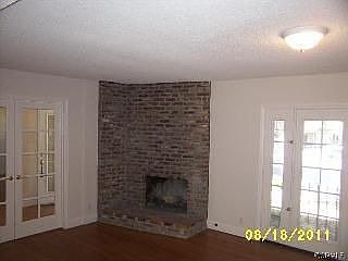 4th image of 919 Emerson Pl