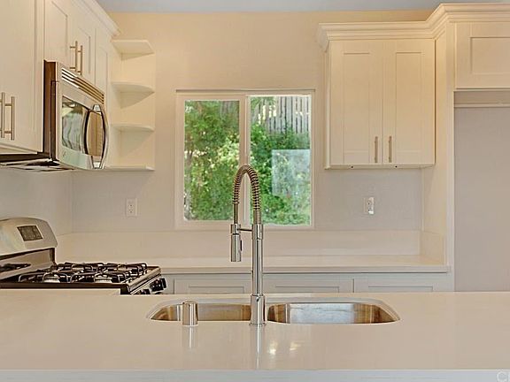 2nd image of 2616 Adelbert Ave