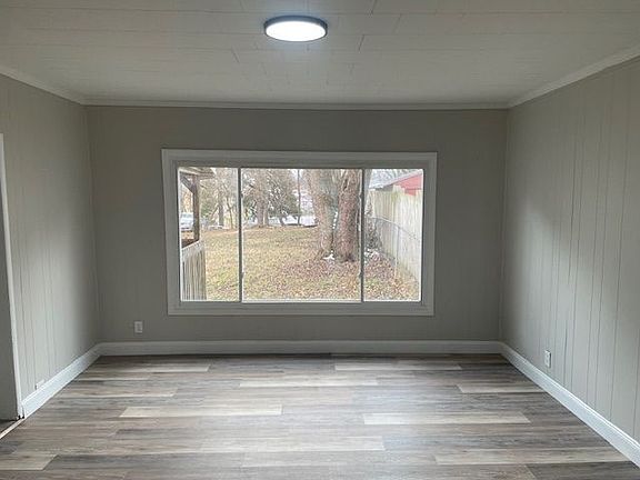 3rd image of 1384 Playford Ave