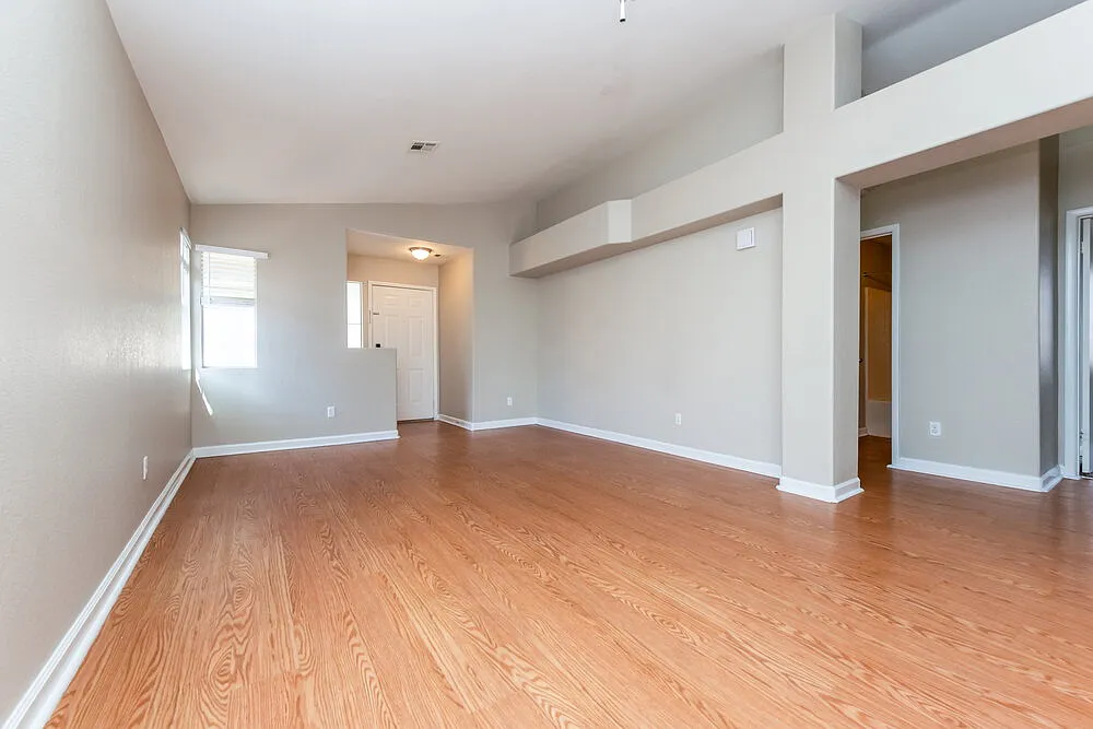 3 bed, 2.0 bath, 1454 sqft, $2,175 — Photo 4