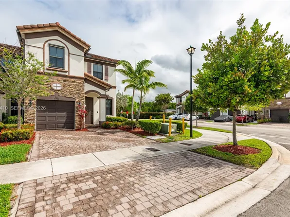 8903 NW 184th Ter, Hialeah, FL 33018