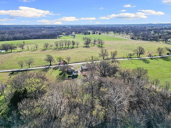 2nd image of 145 Coy Rd