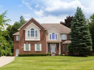 20440 Hickory Ln, Livonia, MI 48152
