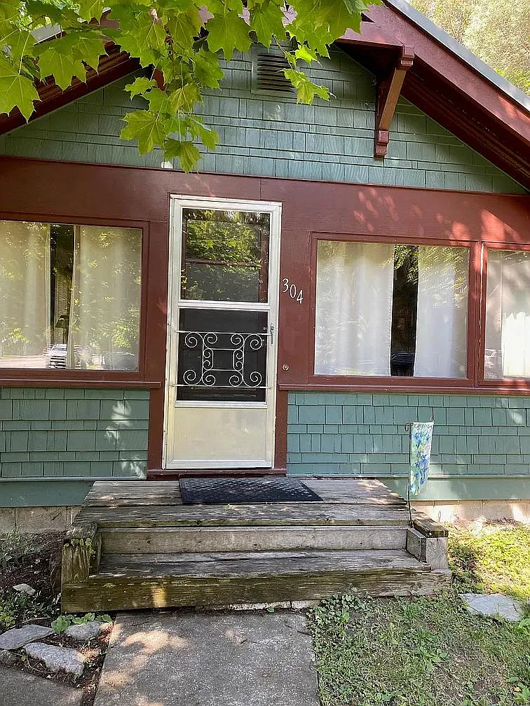 304 Dakota Ave — Photo 2