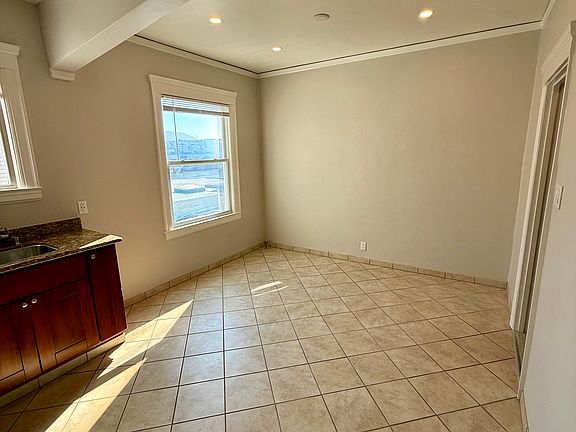 Dining/kitchen area