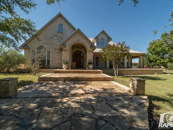 6237 Green Oaks Dr, Christoval, TX 76935
