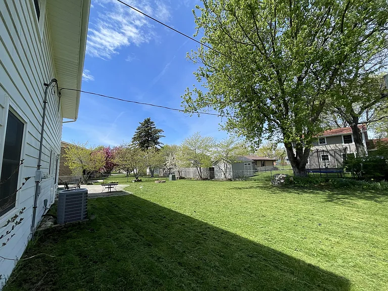 1708 Howlett Ln — Photo 31