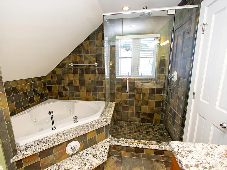 814 Ashe St — Photo 32