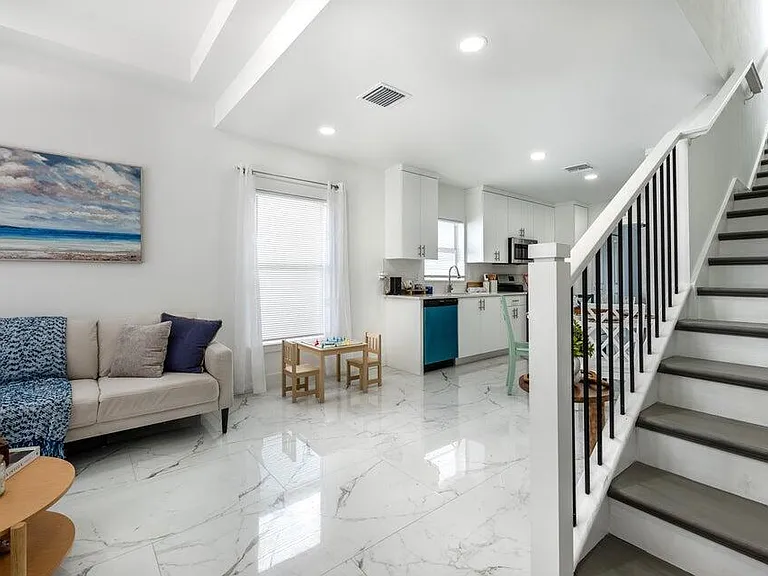 411 NW 12th Ave — Photo 6