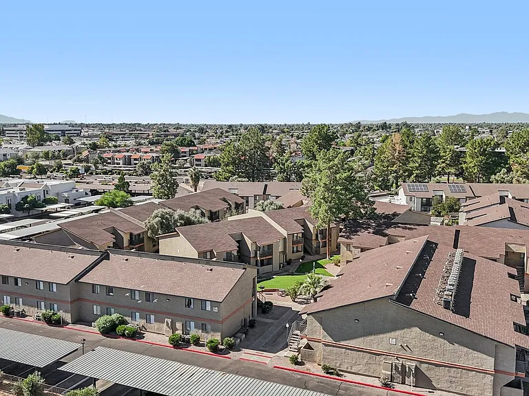 Tesoro Apartments — Photo 31