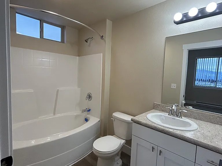 1080SQFT Unit Master Bath