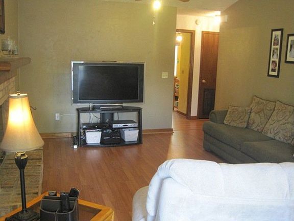 4th image of 4228 Red Oak Dr