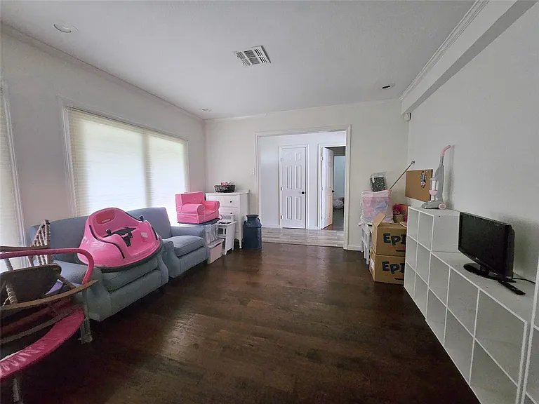 5019 Yarwell Dr — Photo 8