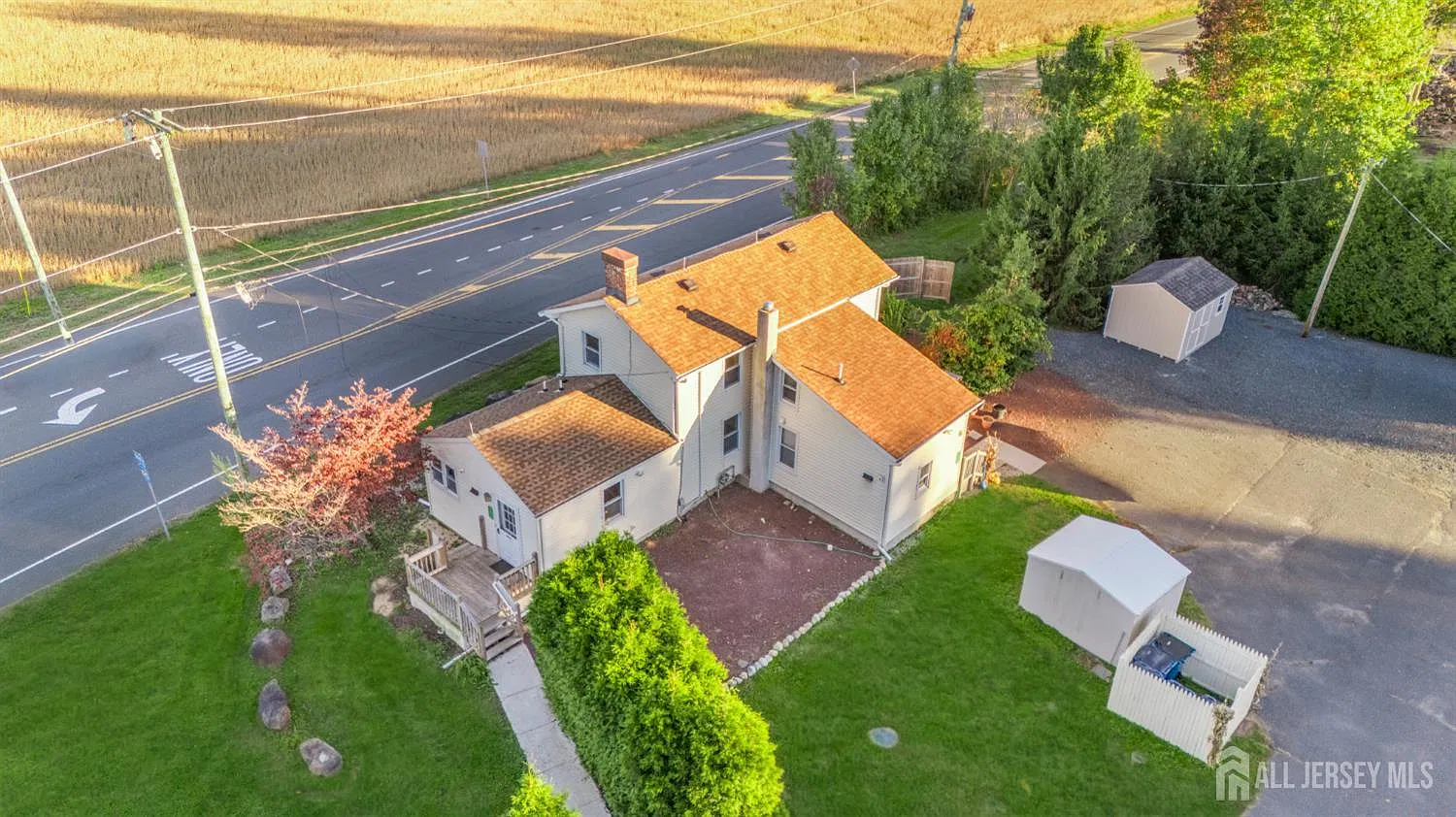 3 bed, 1.0 bath, $2,100 — Photo 2