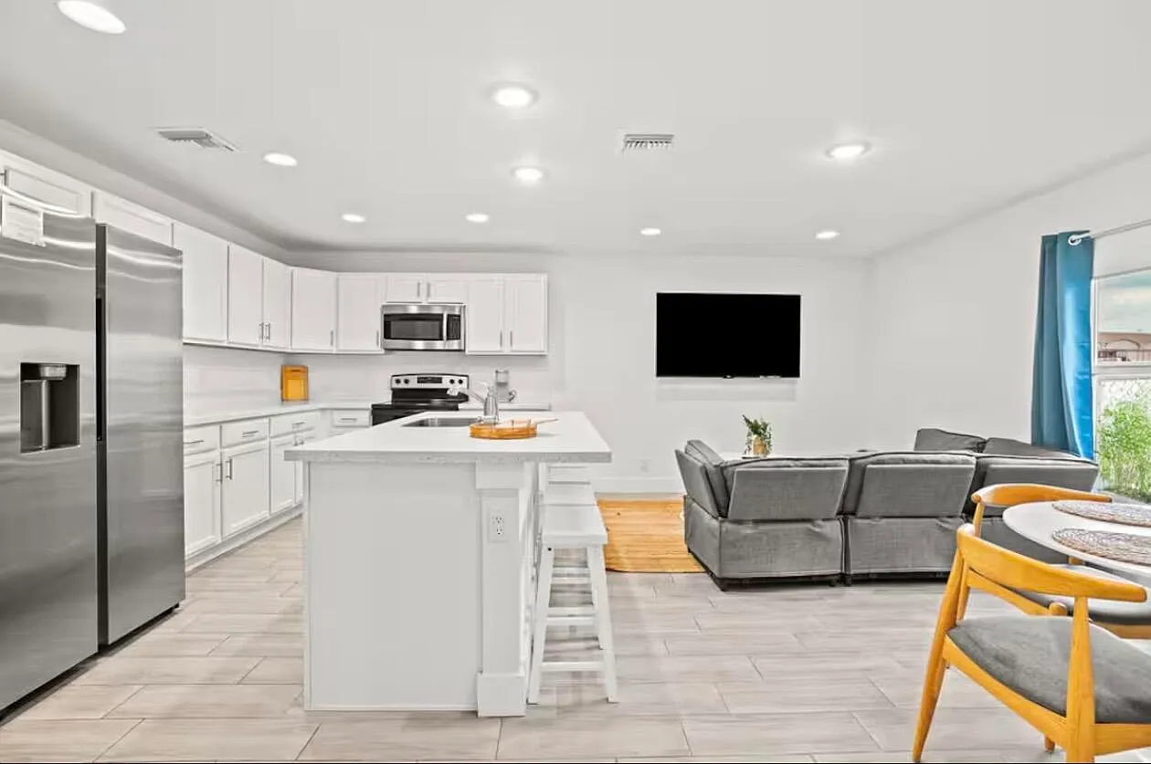 3 bed, 2.0 bath, 1250 sqft, $3,150 — Photo 4