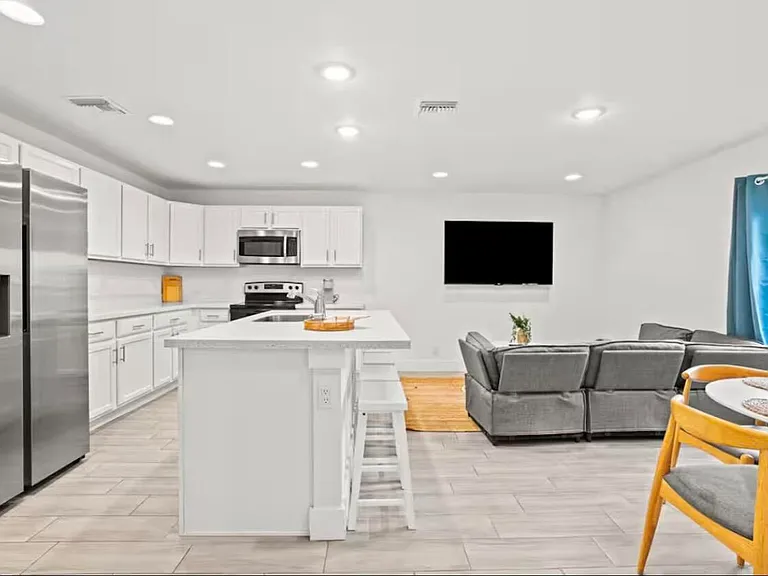 565 Lilac Ct — Photo 4