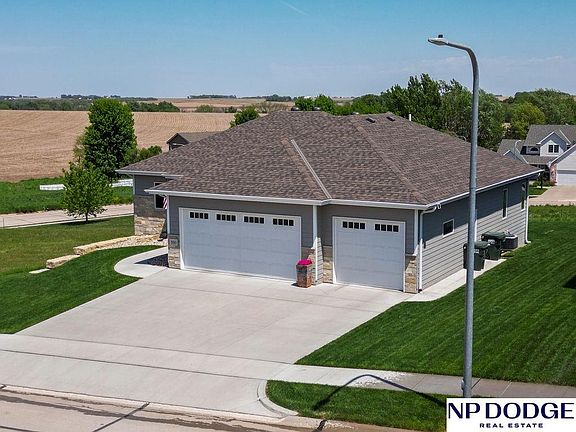2nd image of 880 Birch Dr