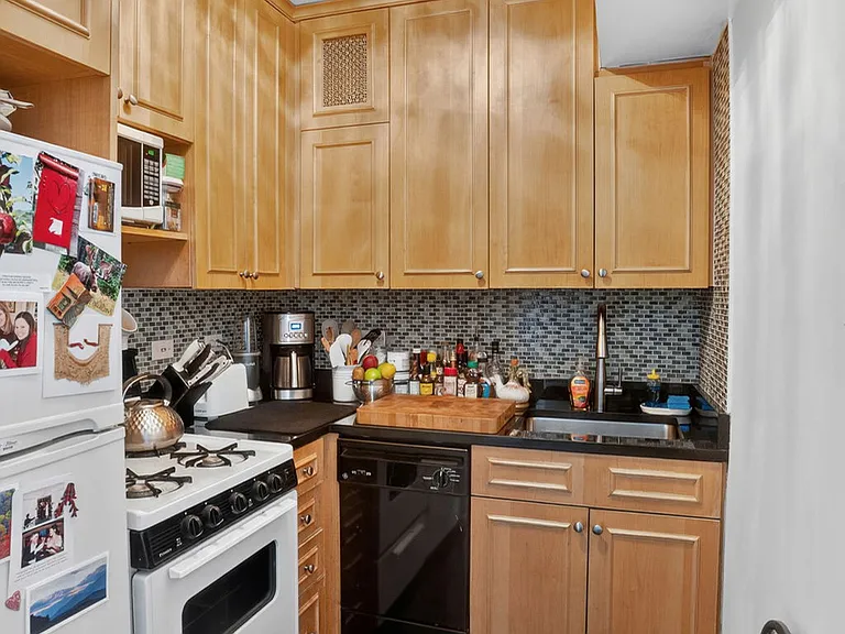 520 E 81st St #2F — Photo 9