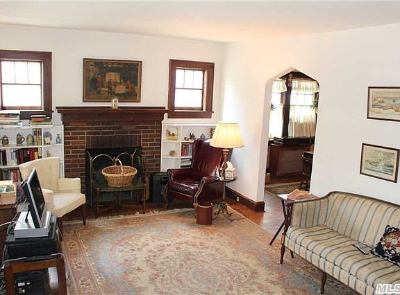 3rd image of 25 Huntington Ave