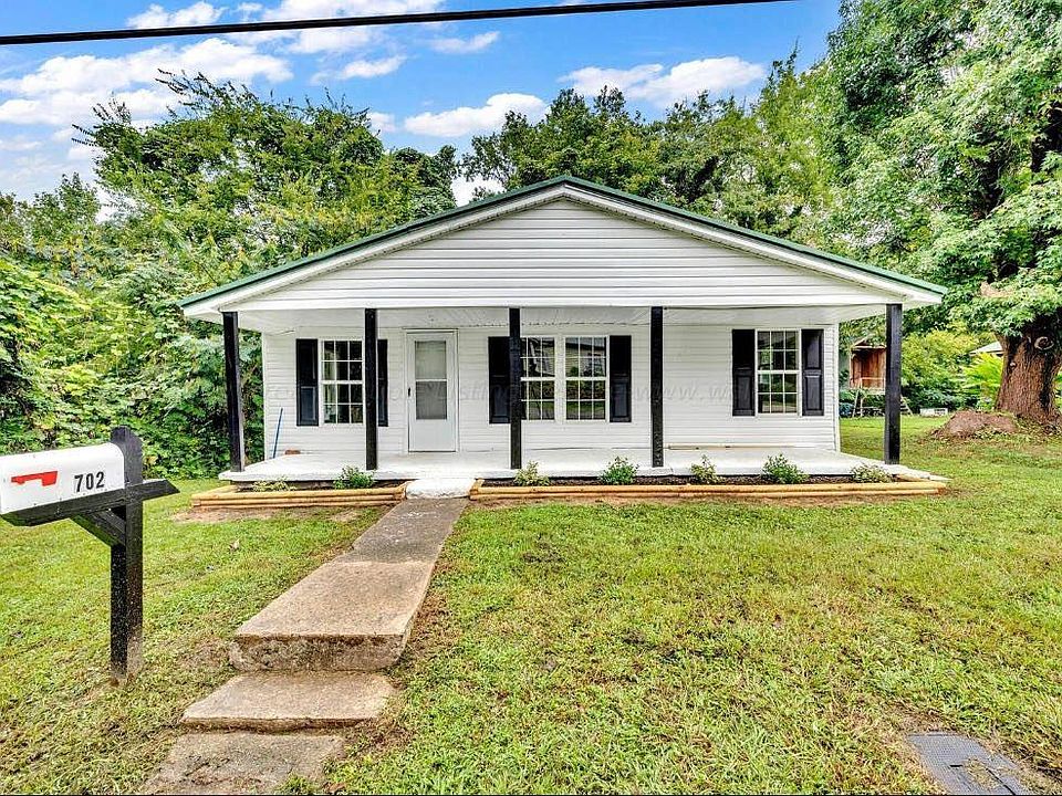 1st image of 702 Pine St