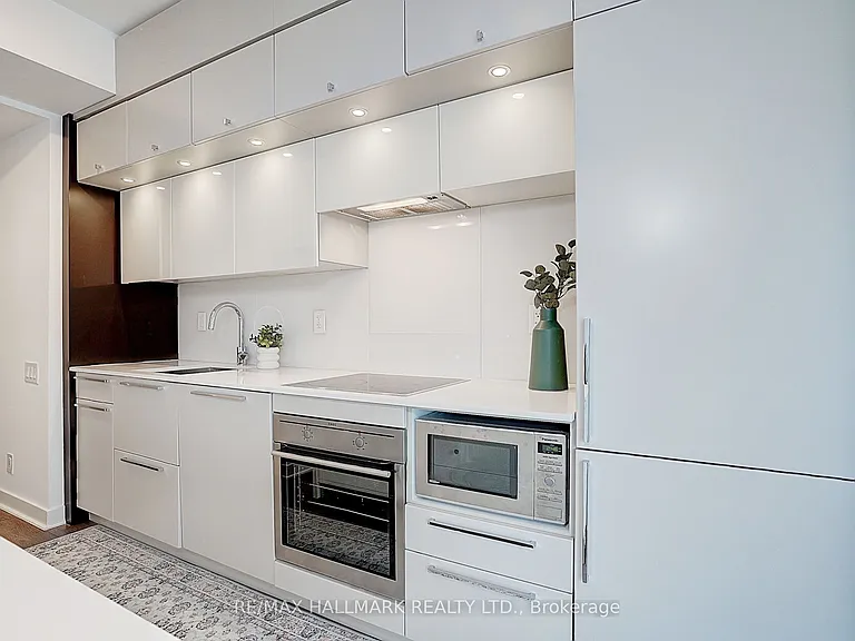 15 Grenville St #1406 — Photo 17