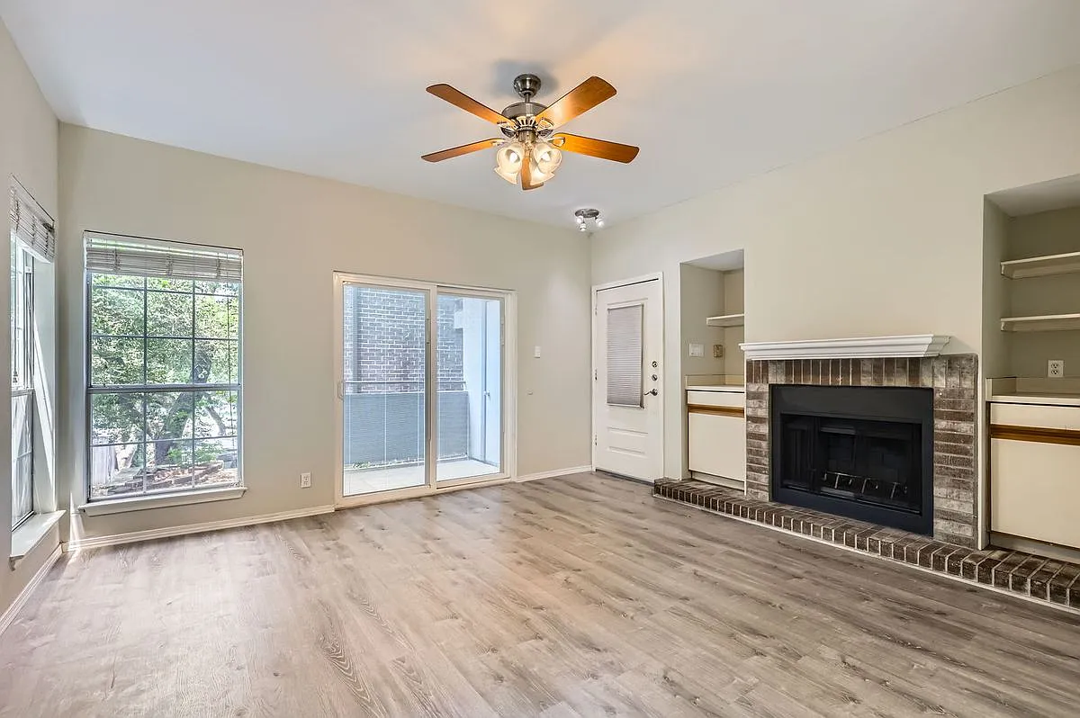 2 bed, 2.0 bath, 946 sqft, $2,100 — Photo 2