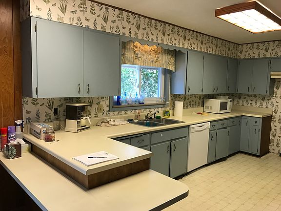 Kitchen & Bar