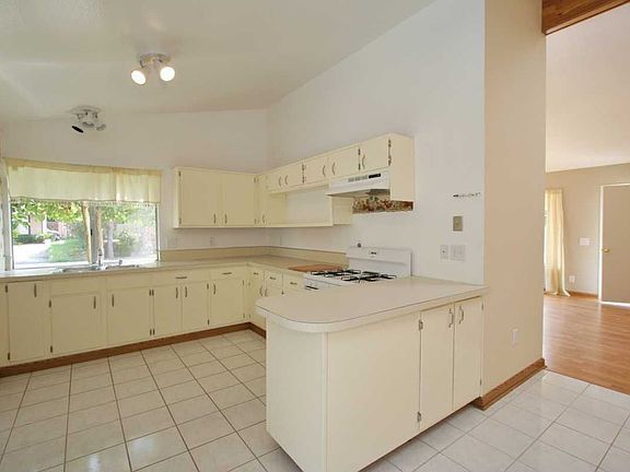 5th image of 3026 Roseann Ave