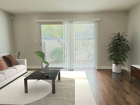5th image of 335 Torino Dr APT 1