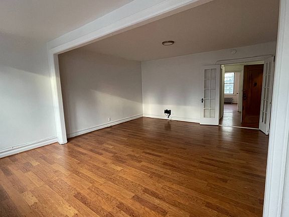 4th image of 1366 Clay Ave