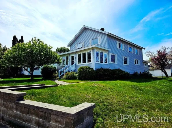 321 W McMillan Ave, Newberry, MI 49868