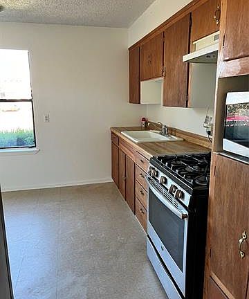 4th image of 4709 Clover Ln