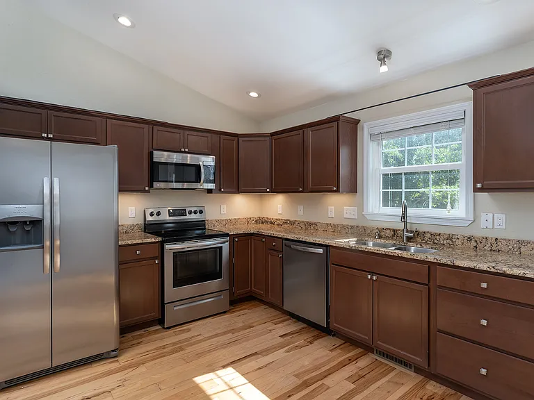 32 Oakcrest Dr — Photo 9