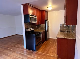 3843 Howe St, Oakland, CA 94611