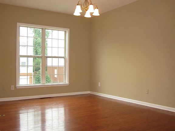 5th image of 226 Balaban Cir