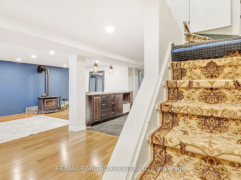79 Kencliff Cres — Photo 2
