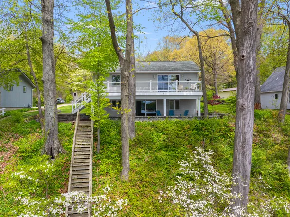 28015 North St, Gobles, MI 49055