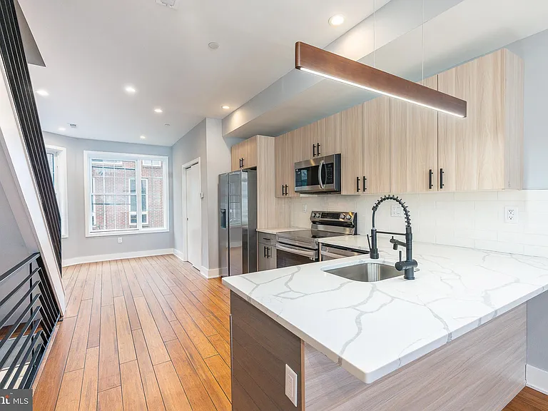 2821 Livingston St #2 — Photo 6