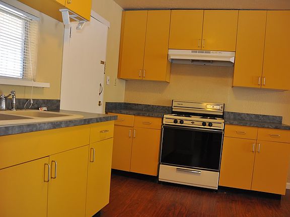 3rd image of 381 Gloria Ave