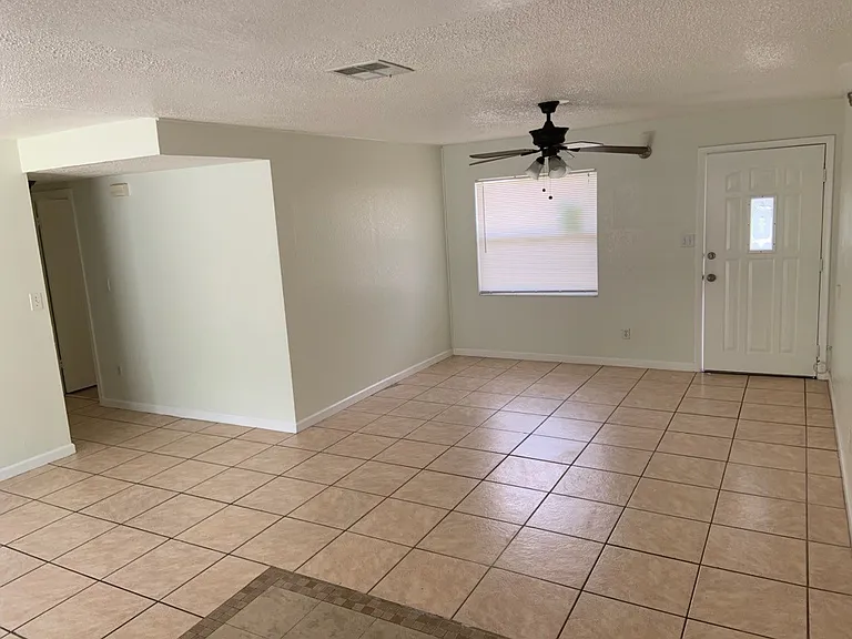 5425 Genoa Ln — Photo 2