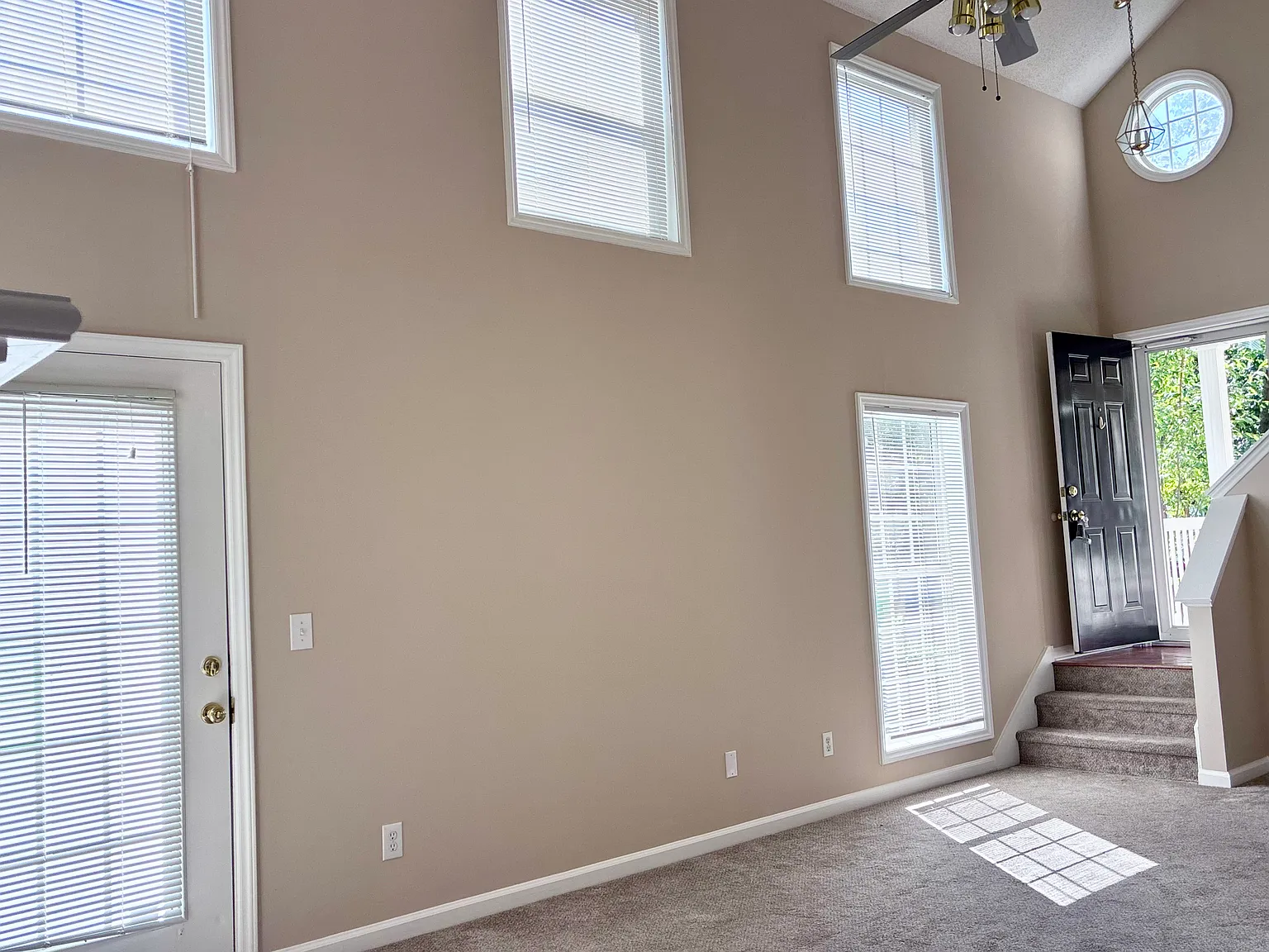 3 bed, 2.5 bath, 1438 sqft, $1,795 — Photo 2