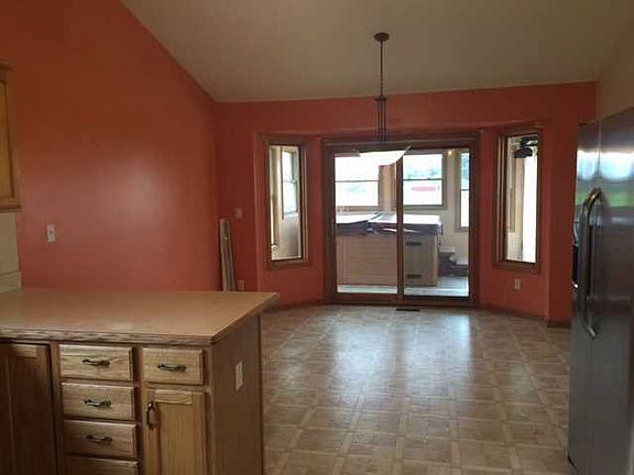 3rd image of 5011 Redwood Dr